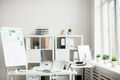 Ako zladiť farby, nábytok a použité materiály vo vašej kancelárii?